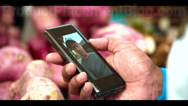 Samsung Galaxy Fold Smartphone in #blackAF S01E08 (2020)