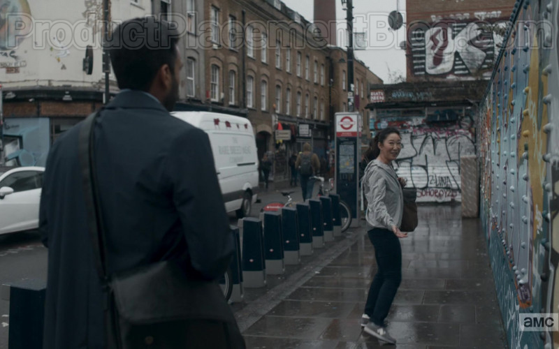 Sandra Oh as Eve Polastri Wearing New Balance Shoes in Killing Eve TV Show [S03E03] (1)