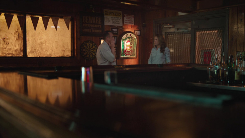 Schlitz Beer Sign in Brockmire S04E04 (1)