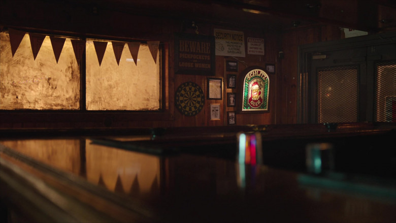 Schlitz Beer Sign in Brockmire S04E04 (3)