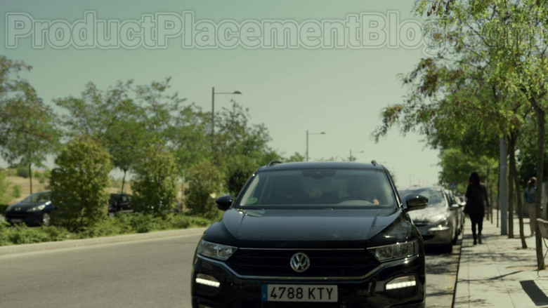 VW Car in Money Heist S04E08 The Paris Plan (2020)