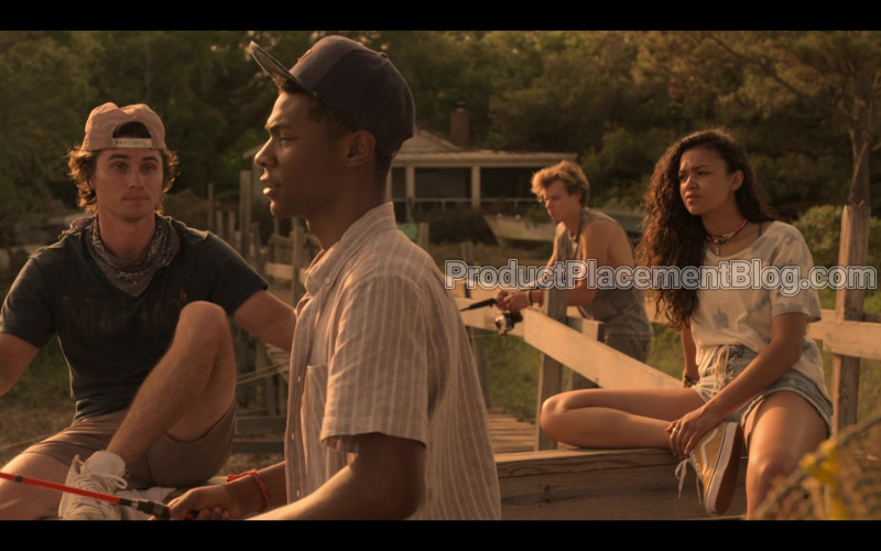 Vans Old Skool Yellow Shoes of Madison Bailey as Kiara in Outer Banks S01E01 Pilot (1)