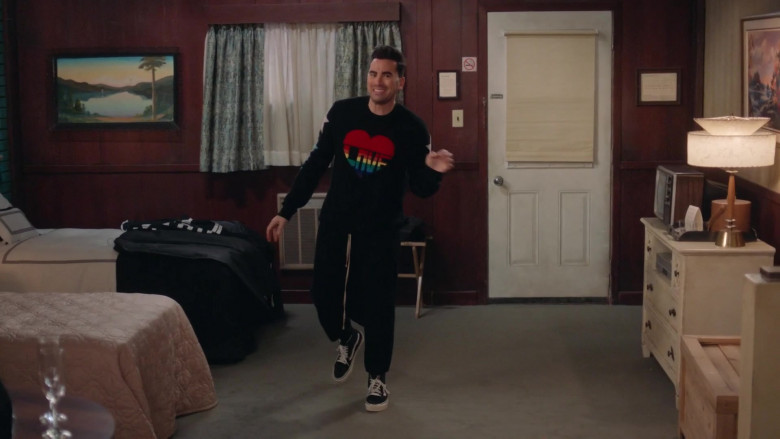 Vans Sneakers of Daniel Levy as David Rose in Schitt's Creek S06E14 (2)