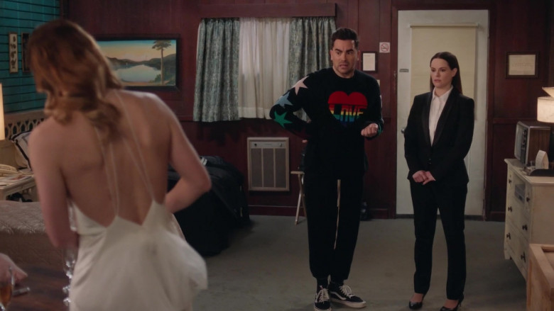 Vans Sneakers of Daniel Levy as David Rose in Schitt's Creek S06E14 (3)