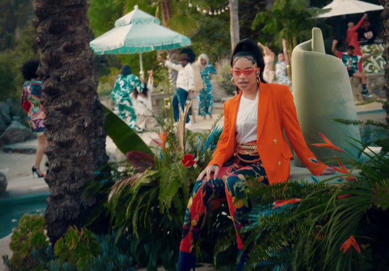 Versace Orange Blazer Worn by Ella Mai in “Don’t Waste My Time” 2020 (1)