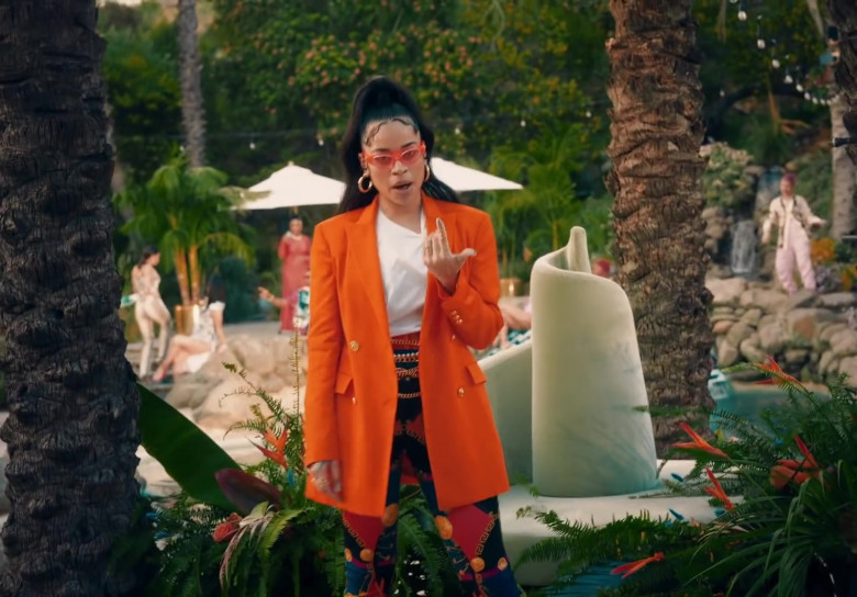 Versace Orange Blazer Worn by Ella Mai in “Don’t Waste My Time” 2020 (3)