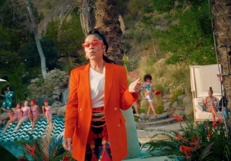 Versace Orange Blazer Worn by Ella Mai in “Don’t Waste My Time” 2020 (4)