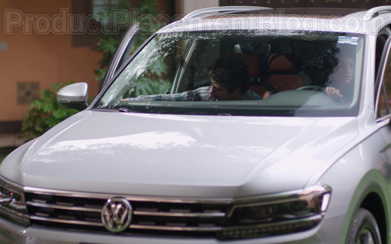 Volkswagen Tiguan Compact Crossover Vehicle in The House of Flowers S03E09 (1)