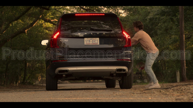 Volvo XC90 Black Car Driven by Madelyn Cline as Sarah Cameron in Outer Banks S01E04 (2)