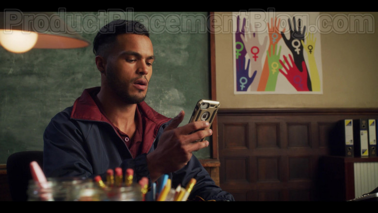 Actor Using Apple iPhone Smartphone in Blood & Water S01E05 Frenemy No. 1 (2020) Netflix TV Show