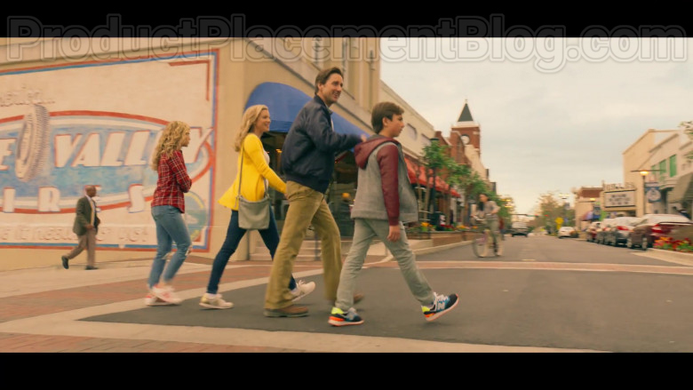Actor Wearing New Balance Boys Shoes in Stargirl S01E01 Pilot (2020)