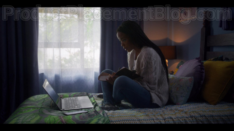 Actress Using Dell Laptop in Blood & Water S01E01 Netflix TV Show (4)