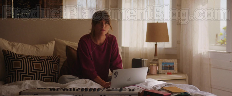 Apple MacBook Laptop Used by Dakota Johnson in The High Note Movie (1)
