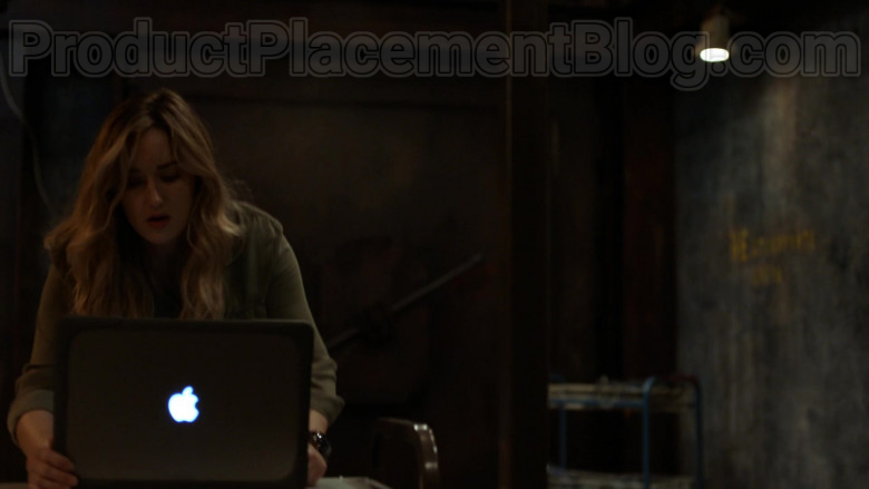 Apple MacBook Laptop in Blindspot Season 5 Episode 1 (4)