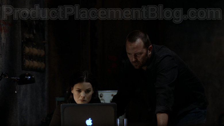 Apple MacBook Laptop in Blindspot Season 5 Episode 1 (5)