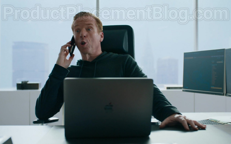 Apple MacBook Laptop of Damian Lewis as Robert ‘Bobby' Axelrod in Billions S05E01 (1)