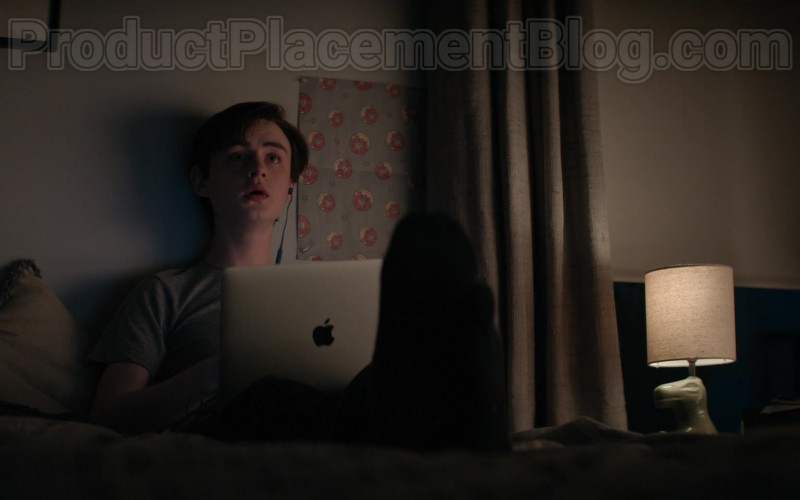 Apple MacBook Laptop of Jaeden Martell as Jacob Barber in Defending Jacob S01E04 (1)