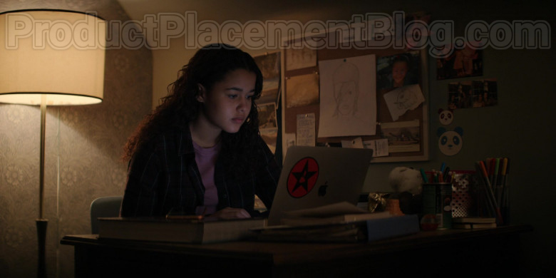 Apple MacBook Laptop of Jordan Alexa Davis as Sarah Grohl in Defending Jacob S01E07