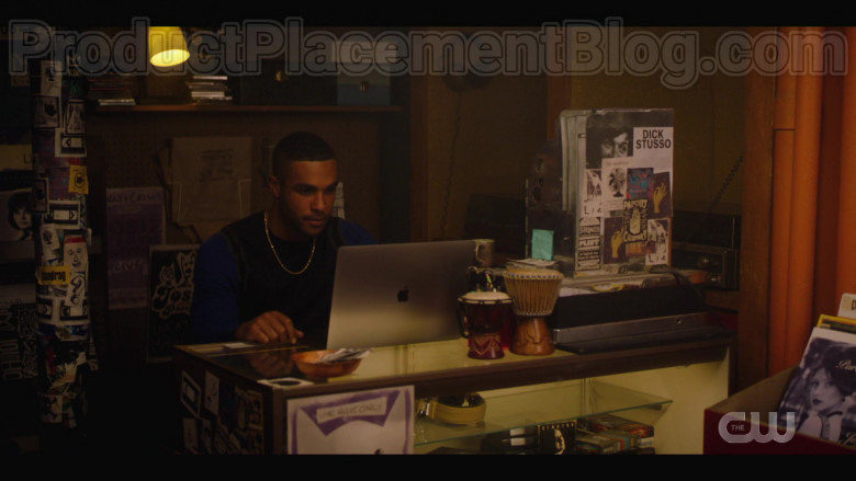 Apple MacBook Laptop of Lucien Laviscount as Alexander ‘Alex' Cabot in Katy Keene S01E11
