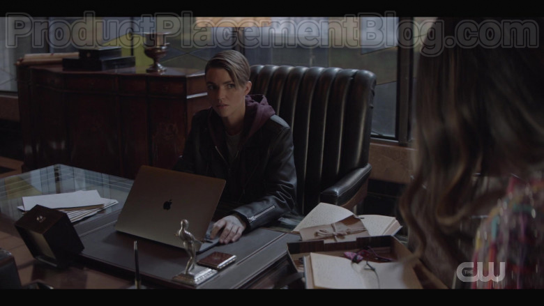 Apple MacBook Laptop of Ruby Rose as Kate Kane in Batwoman S01E19