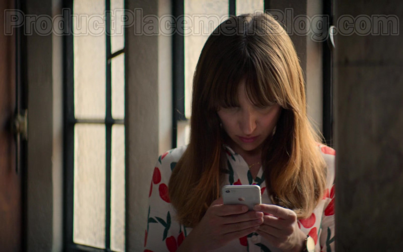 Apple iPhone Smartphone Used by Esther Smith as Nikki in Trying S01E08