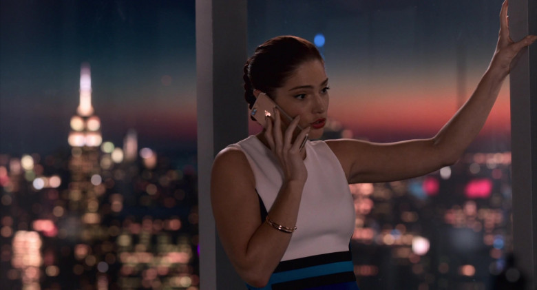 Apple iPhone Smartphone Used by Janet Montgomery in Think Like a Dog (2020)