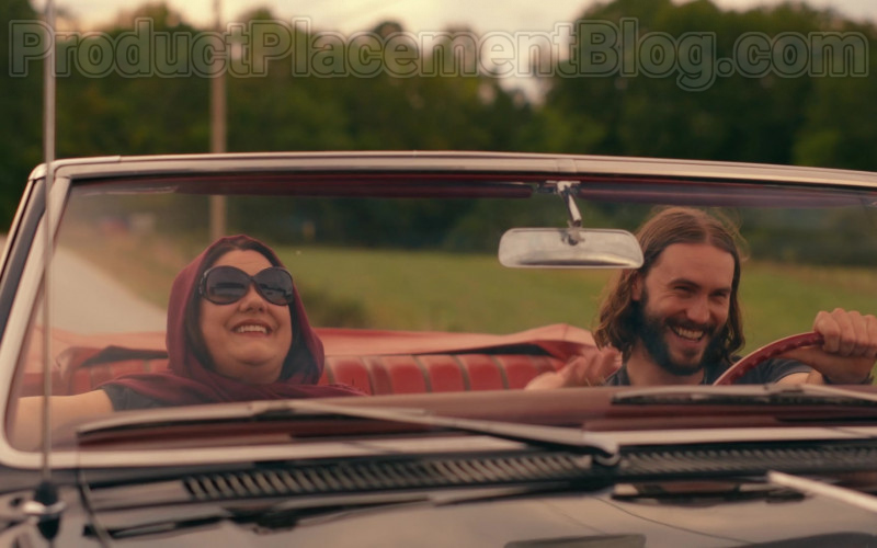 Brooke Elliott as Dana Sue Sullivan Wearing Chanel Oversized Sunglasses Sweet Magnolias S01E09 TV Show by Netflix (1)