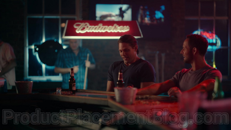 Budweiser Pool Lamp in Sweet Magnolias S01E03 Give Drink to the Thirsty (2020)