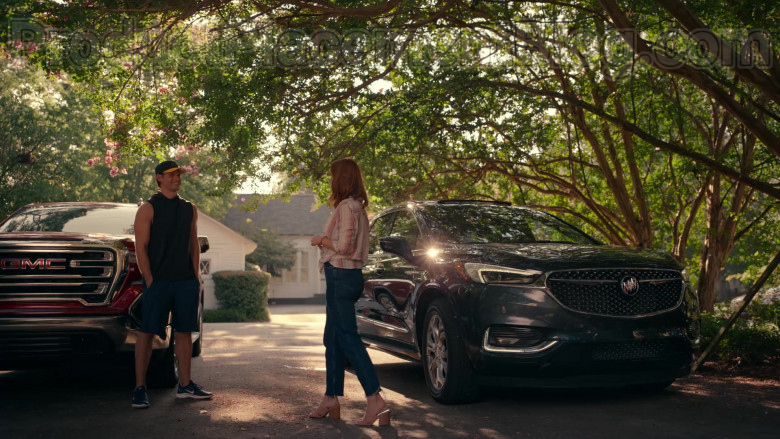 Buick Enclave Car Driven by JoAnna Garcia Swisher as Maddie Townsend in Sweet Magnolias S01E03 Give Drink to the Thirsty (2020)