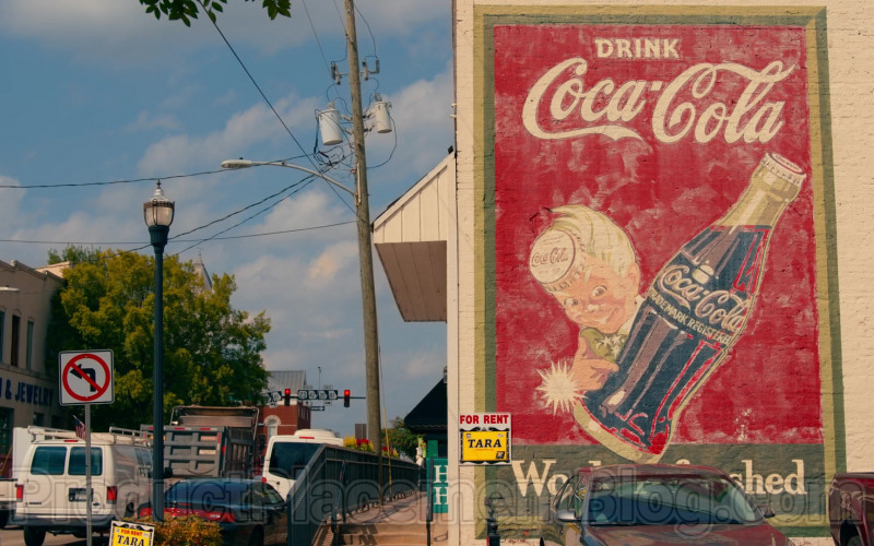 Coca-Cola Wall Painting in Sweet Magnolias S01E01 Pour It Out (2020)