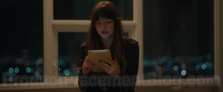 Dakota Johnson Using Apple iPad Tablet in The High Note (2020) Movie