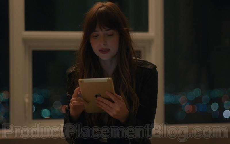 Dakota Johnson Using Apple iPad Tablet in The High Note (2020) Movie