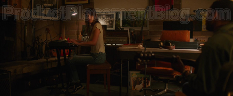 Dakota Johnson Wearing Vans Shoes, Skinny Jeans and White Tee Outfit in The High Note Movie