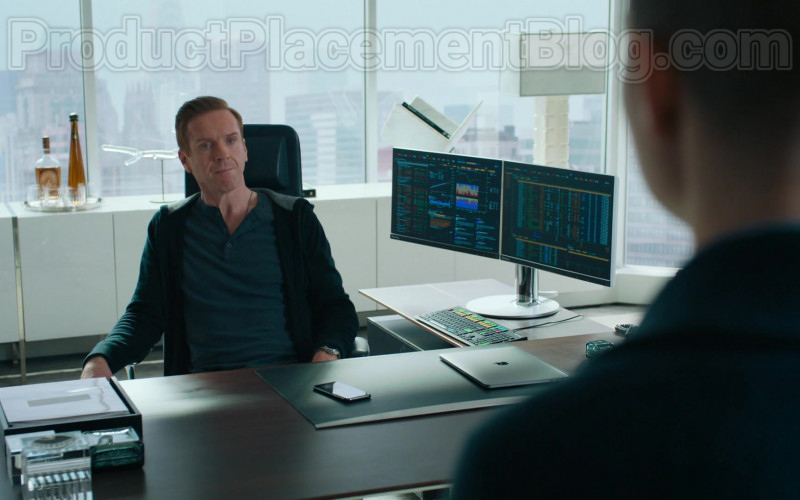 Damian Lewis as Robert ‘Bobby' Axelrod Using Apple MacBook Laptop in Billions S05E04 TV Show