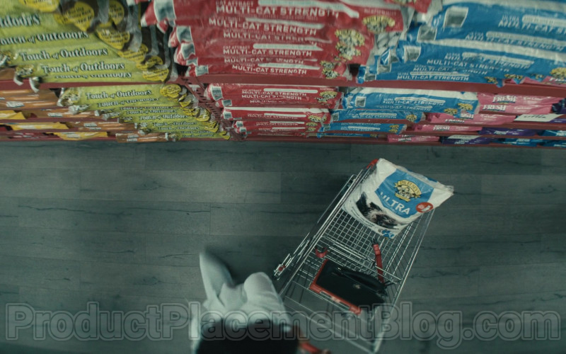 Dr. Elsey's Cat Litter in Homecoming S02E03 "Previously" (2020)