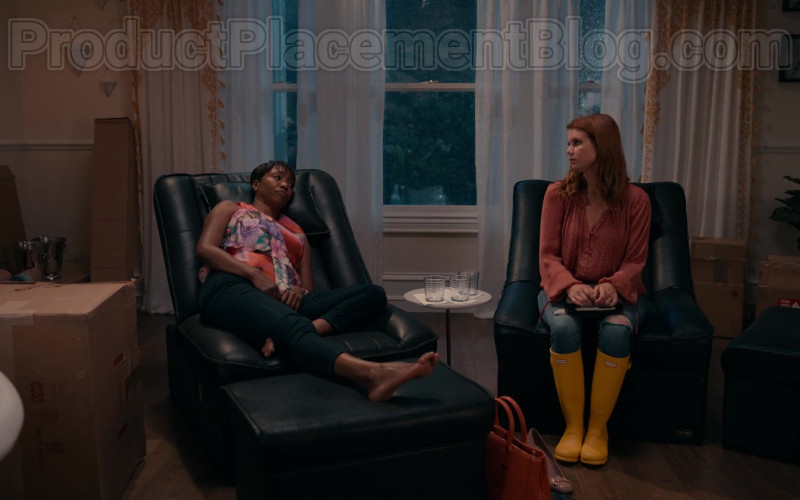 JoAnna Garcia Swisher as Maddie Townsend Wearing Hunter Original Yellow Tall Gloss Rain Boots in Sweet Magnolia