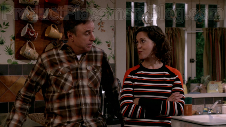 Kevin Nealon Wearing Casual Carhartt Plaid Shirt Outfit in Man with a Plan S04E11