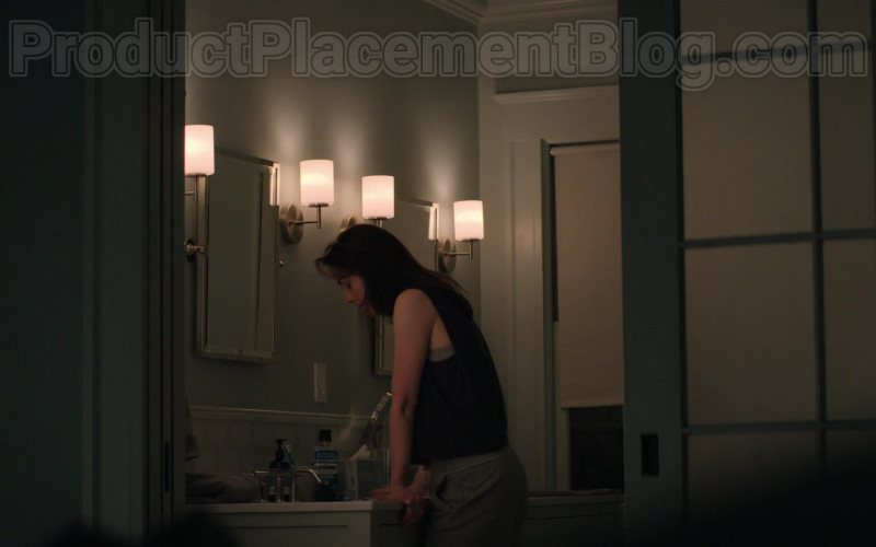 Listerine Mouthwash in Defending Jacob S01E04 (2020)