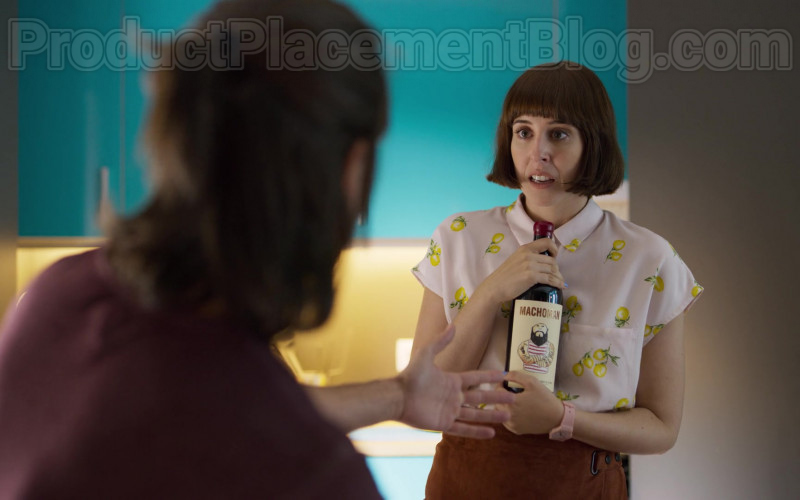 Machoman Wine Bottle Held by Paula Malia as Carmen in Valeria S01E03 Alaska (2020)