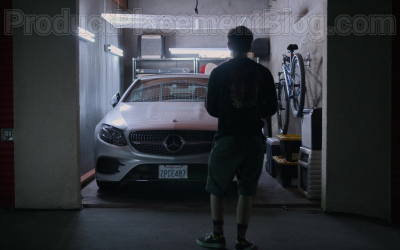 Mercedes-Benz E-Class Car in Dead to Me S02E04 Between You And Me (2020)