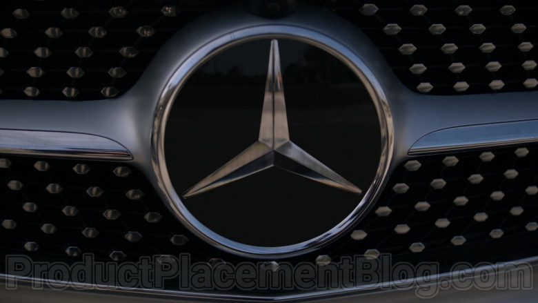 Mercedes-Benz E450 Convertible Car in Dead to Me S02E05 [Netflix TV Series] (1)