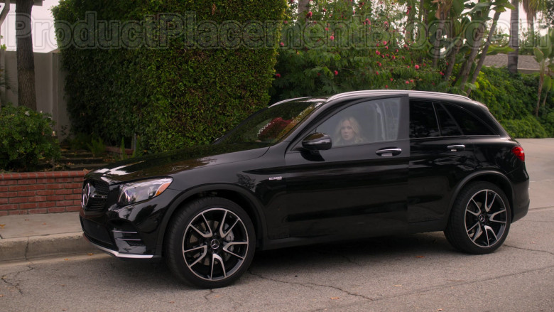 Mercedes-Benz GLC 43 AMG Black SUV Driven by Christina Applegate in Dead to Me S02E08 (2)