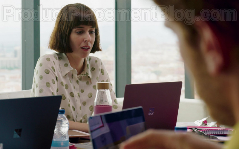 Microsoft Surface Laptop Used by Paula Malia as Carmen in Valeria S01E03 (1)