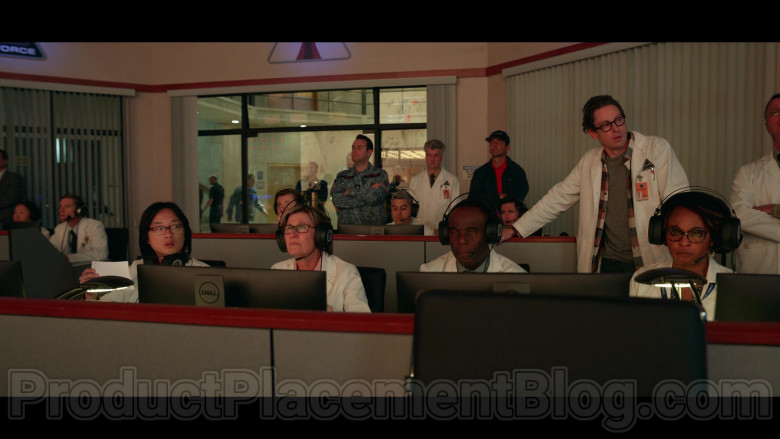 Netflix's TV Show Cast Members Using Dell Monitors in Space Force S01E05 (2)