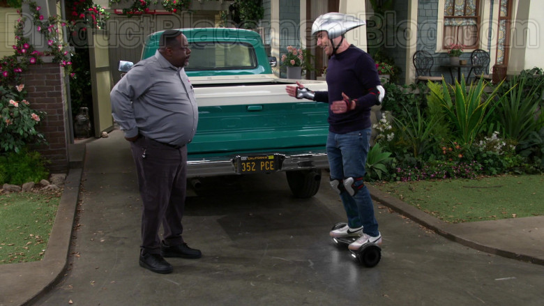 Nike Killshot 2 Leather Men's Shoes of Max Greenfield as Dave Johnson in The Neighborhood TV Series (2)