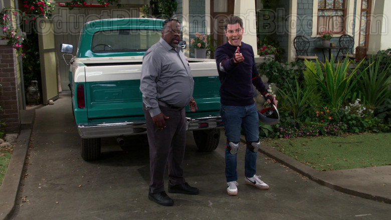 Nike Killshot 2 Leather Men's Shoes of Max Greenfield as Dave Johnson in The Neighborhood TV Series (3)