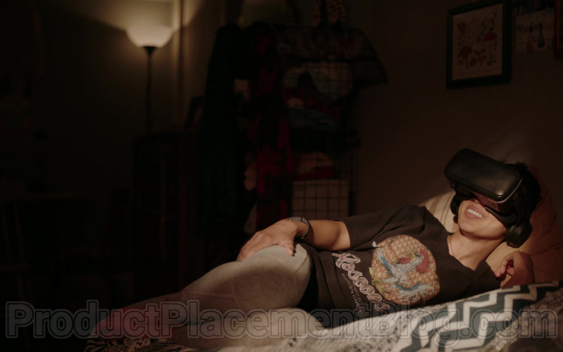 Roscoe's House of Chicken and Waffles Restaurant Chain T-Shirt of Andy Allo as Nora in Upload S01E08 "Shopping Other Digital After-Lives" (2020)