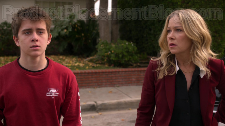 Sam McCarthy as Charlie Harding Wearing Vans Red Sweatshirt in Dead to Me (Netflix Original Series) (1)