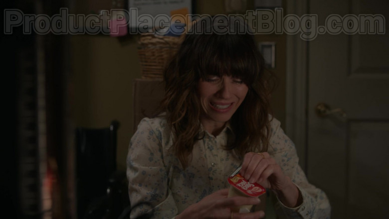 Snack Pack Pudding Enjoyed by Linda Cardellini as Judy Hale in Dead to Me S02E01 You Know What You Did (2020)