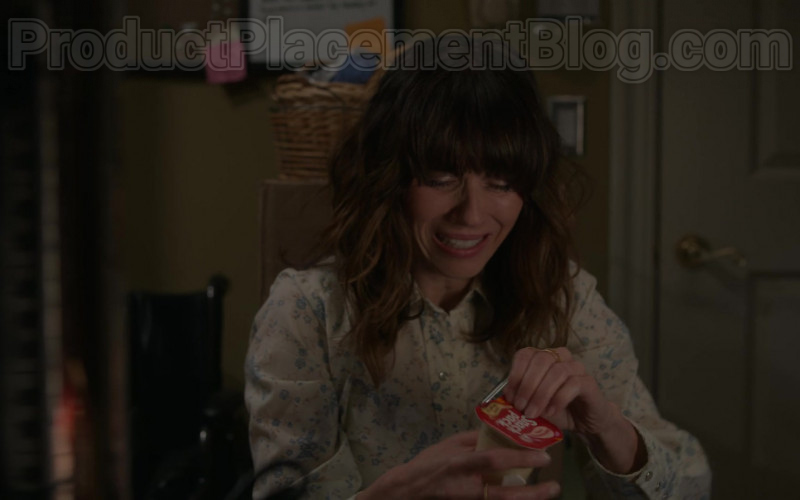 Snack Pack Pudding Enjoyed by Linda Cardellini as Judy Hale in Dead to Me S02E01 You Know What You Did (2020)